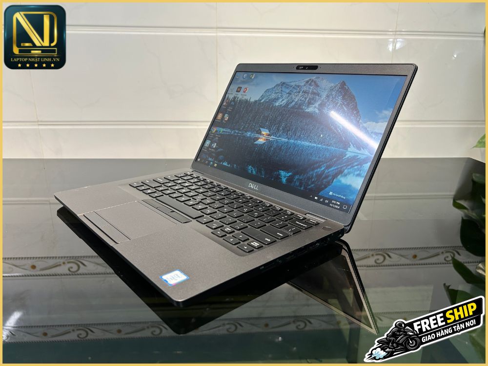 Góc nghiêng Laptop Dell Latitude 5400 cũ, hiển thị màn hình HD/Full HD sắc nét và bàn phím độ nảy tốt tại Laptop Nhật Linh.