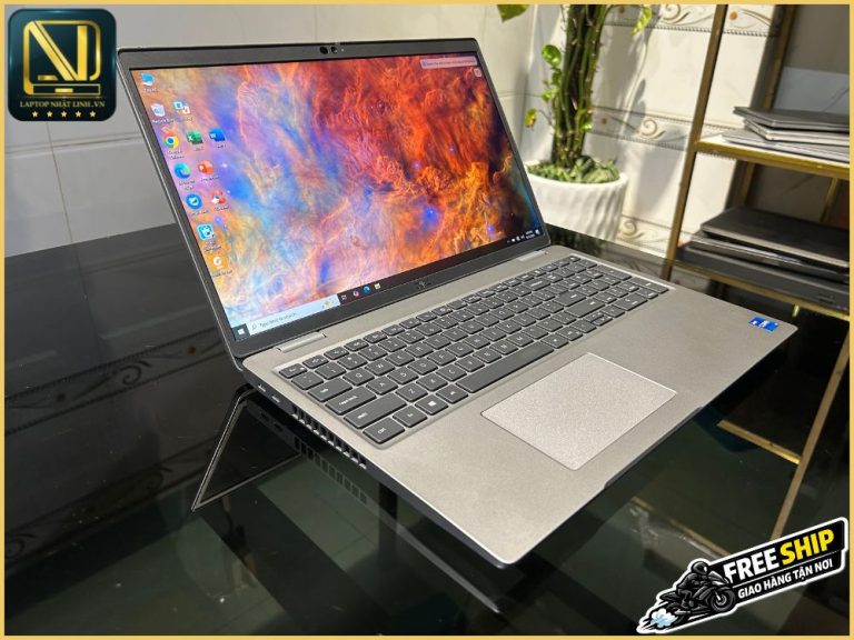 Cận cảnh tem cấu hình Intel Core i7 Gen 11 trên Laptop Dell Precision 3560 cũ chuyên đồ họa tại Laptop Nhật Linh.