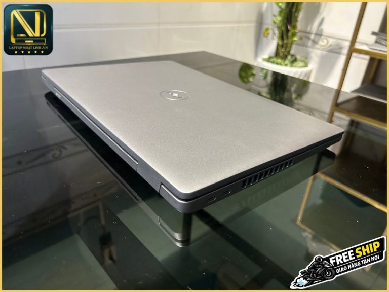 Cạnh trái Dell Precision 3560 với 2 cổng Thunderbolt 4 tốc độ cao và khe tản nhiệt lớn.