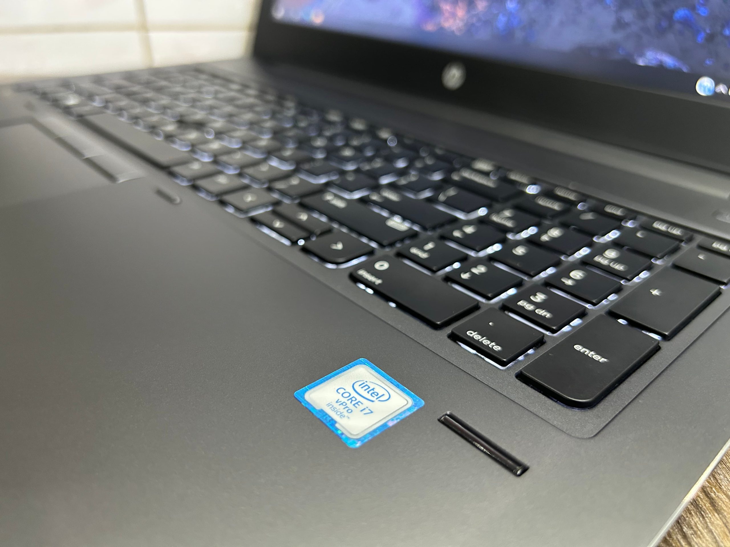 bàn phím HP ZBook 15 G3 thoải mái cho nhập liệu