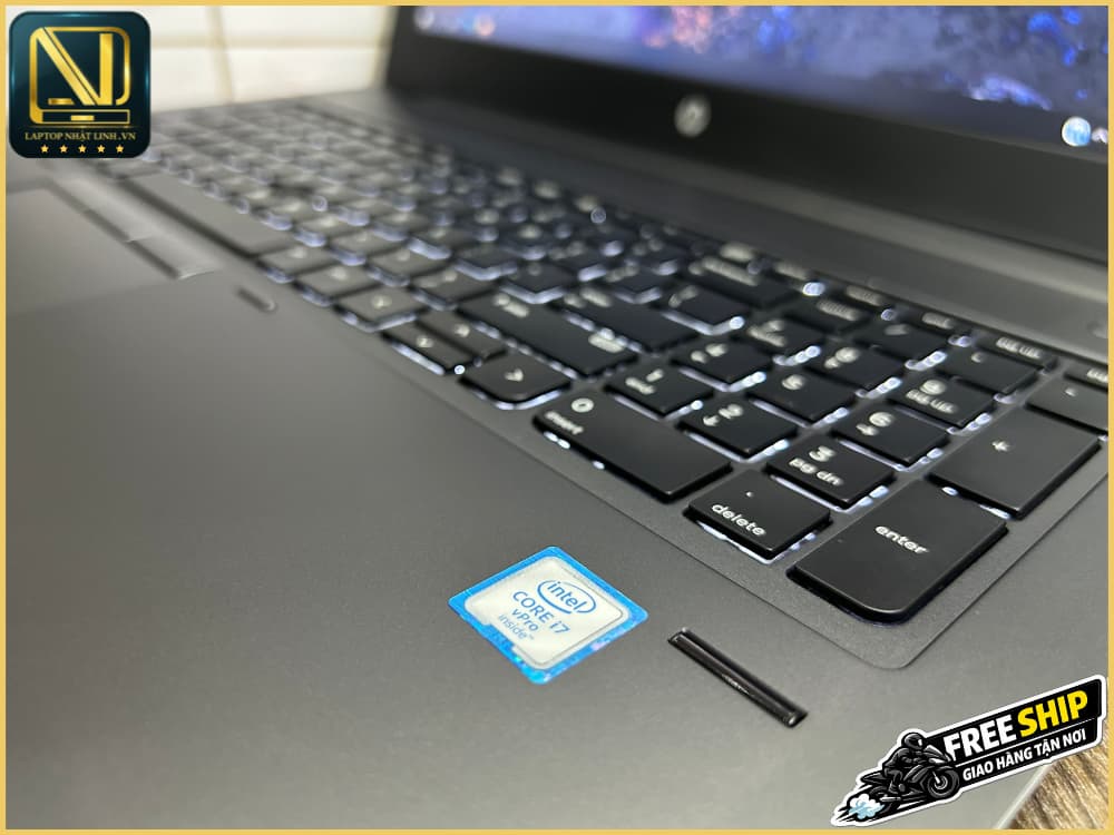 Bàn phím số và cảm biến vân tay của laptop HP ZBook 15 G3 tại Laptop Nhật Linh