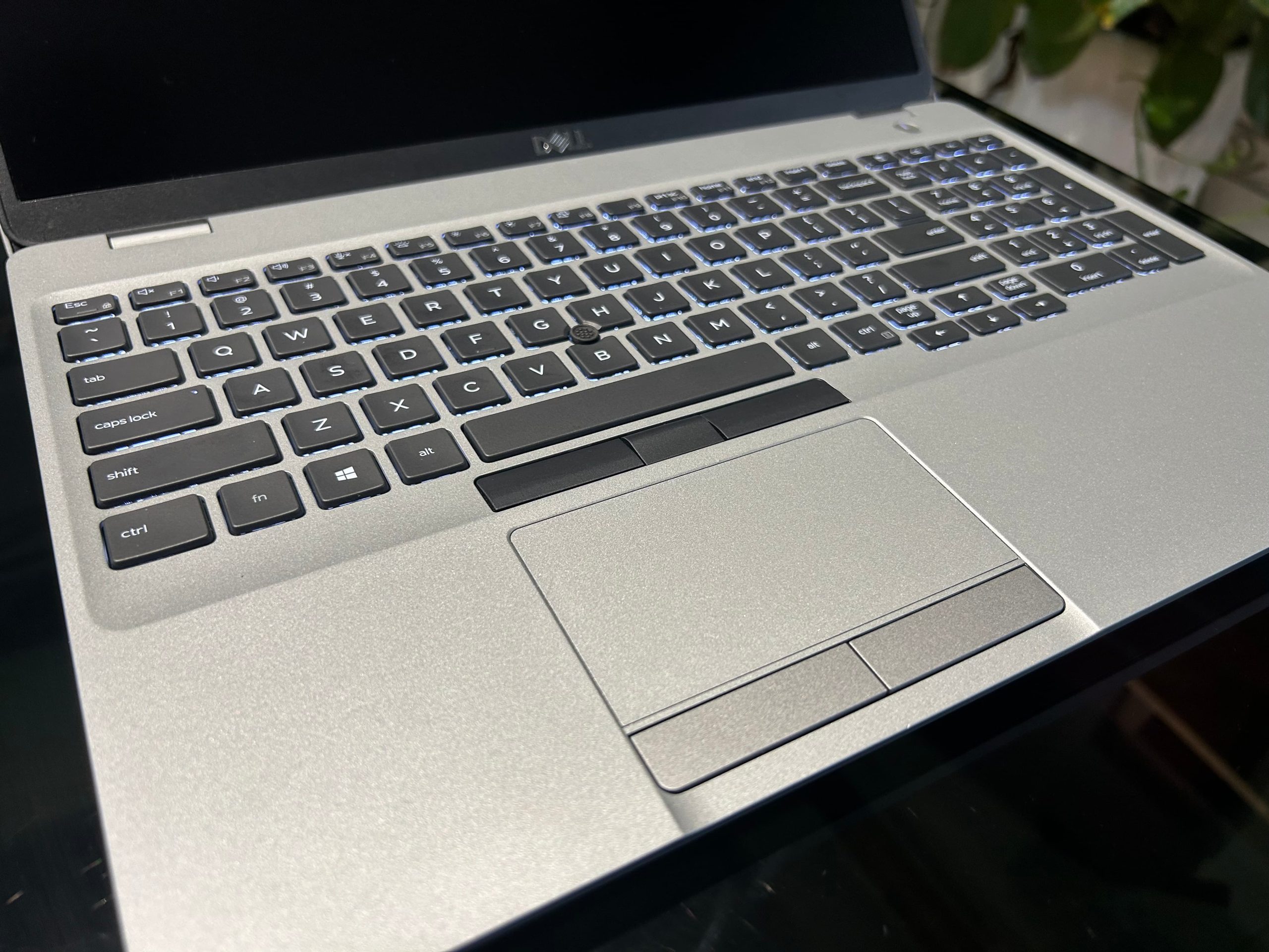Bàn phím số trên Dell Precision 3551