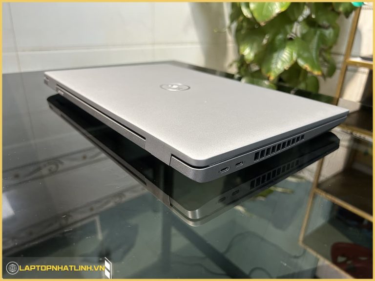Cổng kết nối bên phải của dell precision 3561