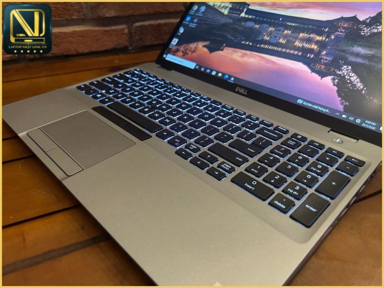 Bàn phím Fullsize Dell Latitude 5511 có phím số chuyên cho dân văn phòng