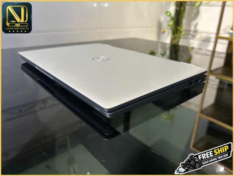 Góc nhìn cận cảnh độ mỏng của Dell 5320 tại Laptop Nhật Linh