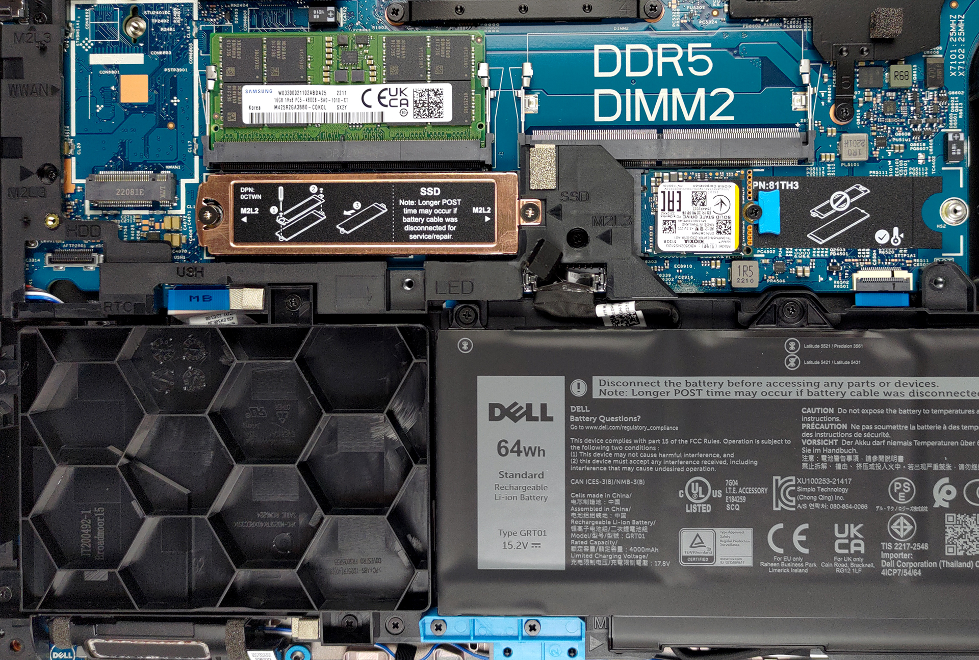 Cận cảnh 2 slot ổ cứng SSD M.2 NVMe tốc độ cao bên trong Dell Precision 3571 tại Laptop Nhật Linh