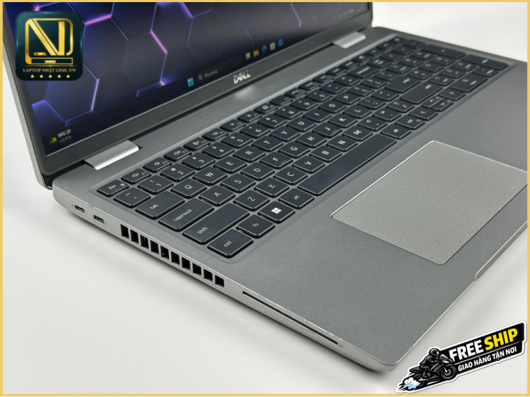 Cận cảnh bàn phím Fullsize có phím số của Dell Precision 3571 tại Nhật Linh giúp nhập liệu cực nhanh