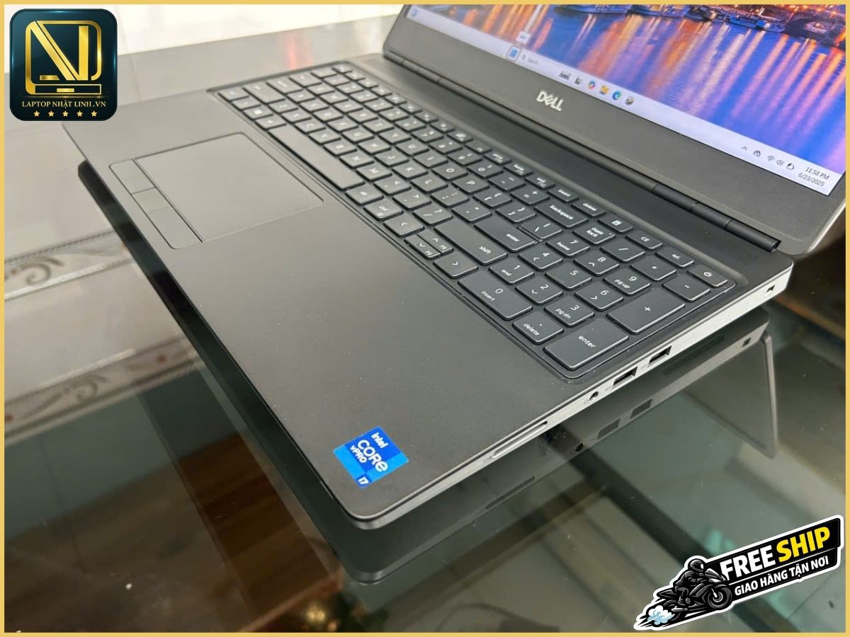 Bàn phím fullsize và touchpad Dell Precision 7560