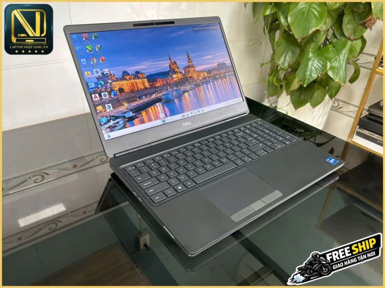 Các khe cắm RAM DDR4 và SSD NVMe trên Dell Precision 7560