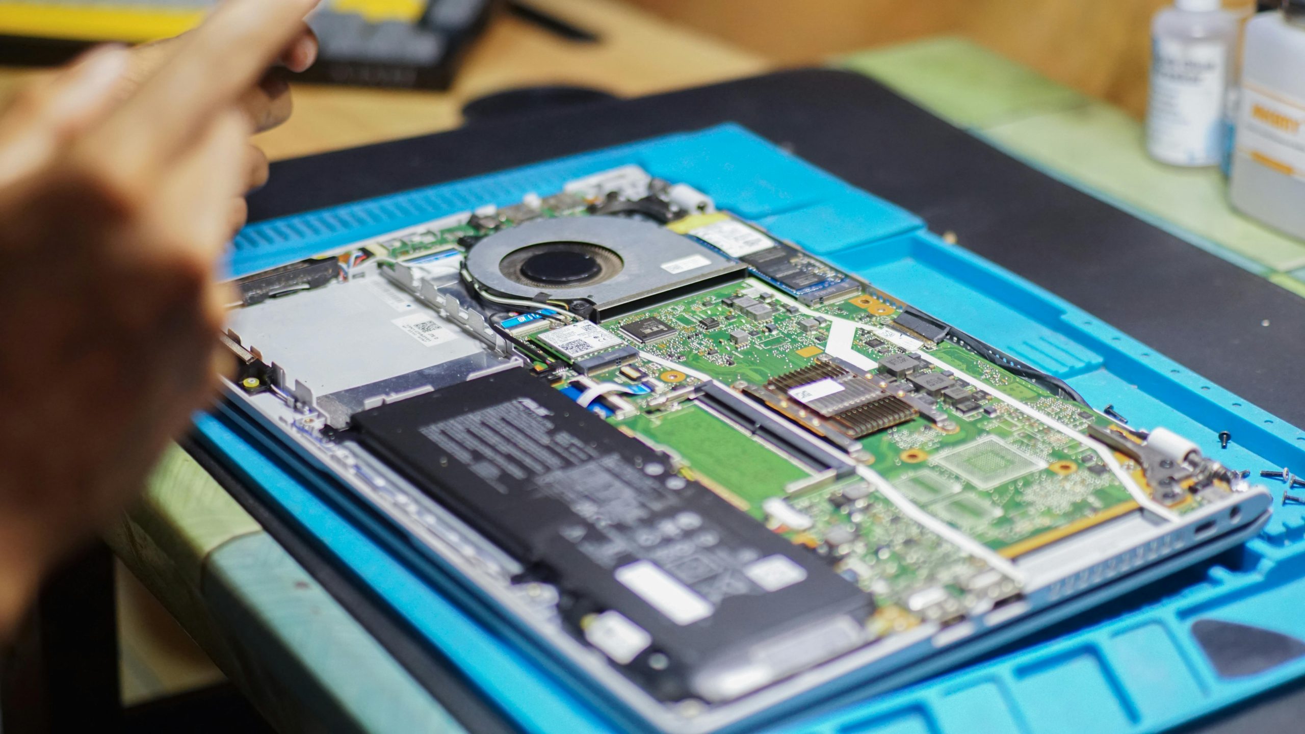 Dịch vụ sửa chữa máy tính laptop lấy liền uy tín tại Củ Chi